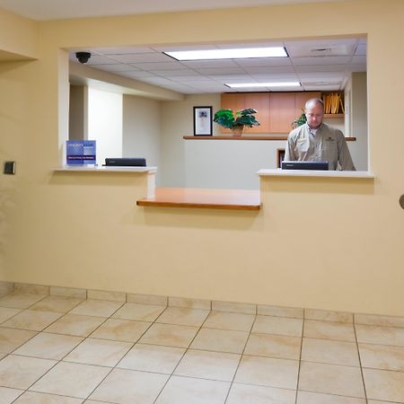 Candlewood Suites Milwaukee Brown Deer, An Ihg Hotel Інтер'єр фото