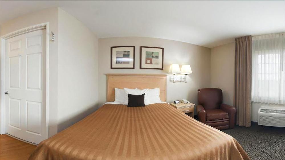 Candlewood Suites Milwaukee Brown Deer, An Ihg Hotel Екстер'єр фото