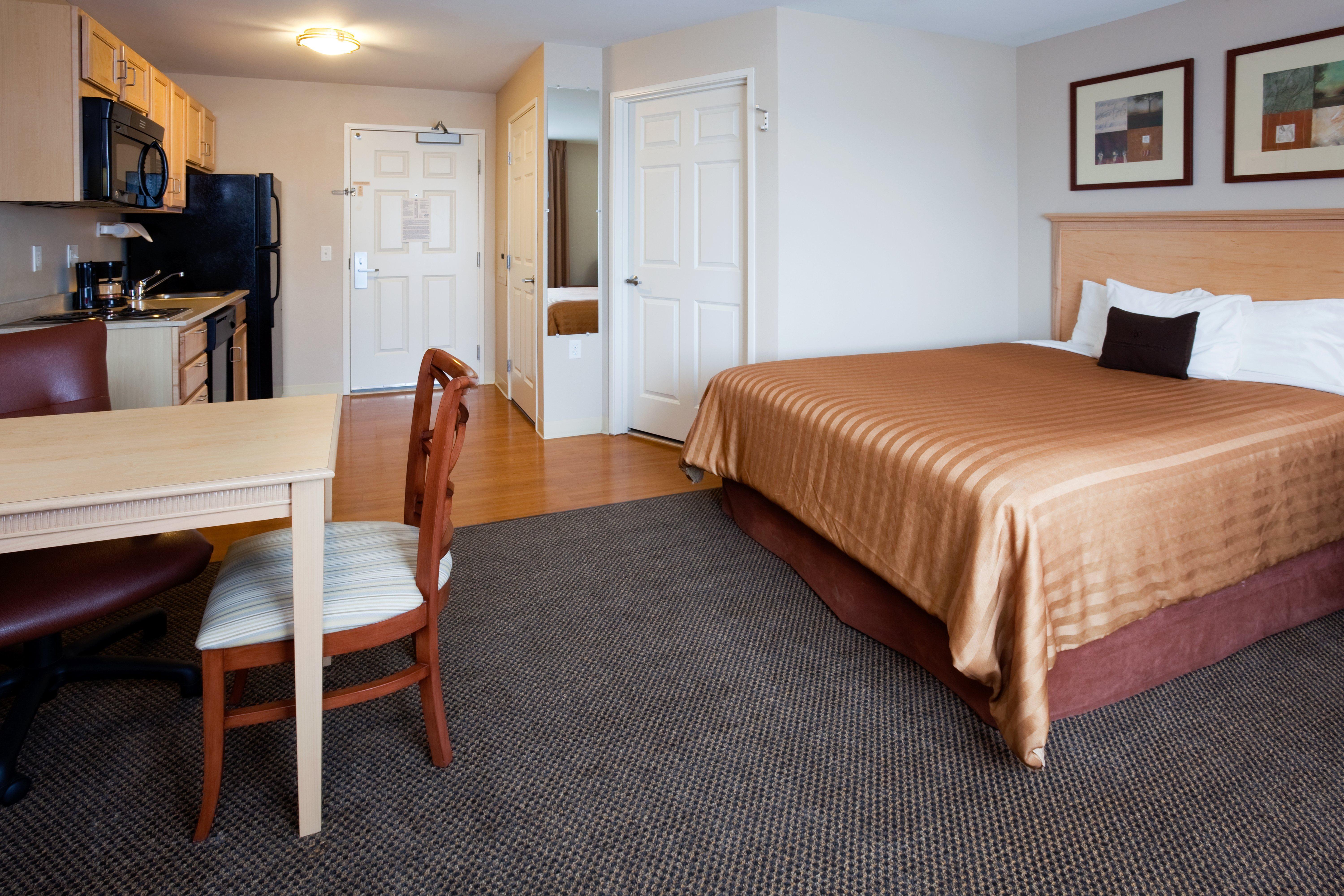 Candlewood Suites Milwaukee Brown Deer, An Ihg Hotel Екстер'єр фото