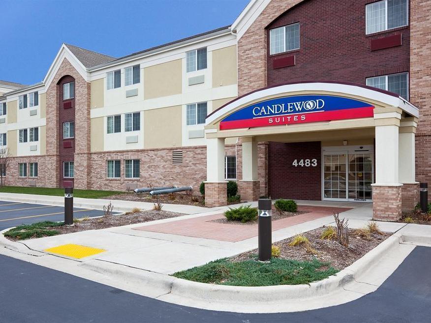 Candlewood Suites Milwaukee Brown Deer, An Ihg Hotel Екстер'єр фото