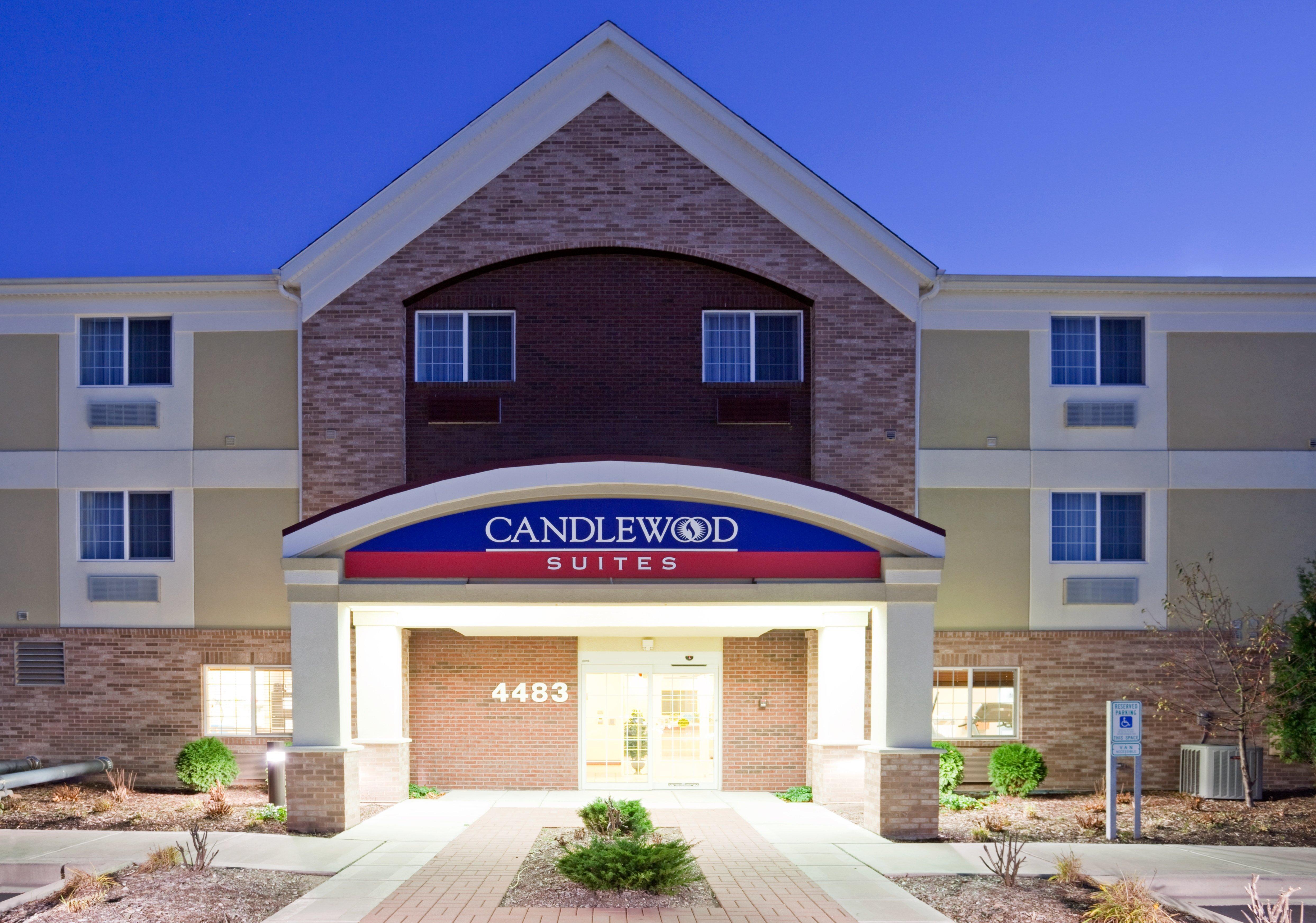 Candlewood Suites Milwaukee Brown Deer, An Ihg Hotel Екстер'єр фото