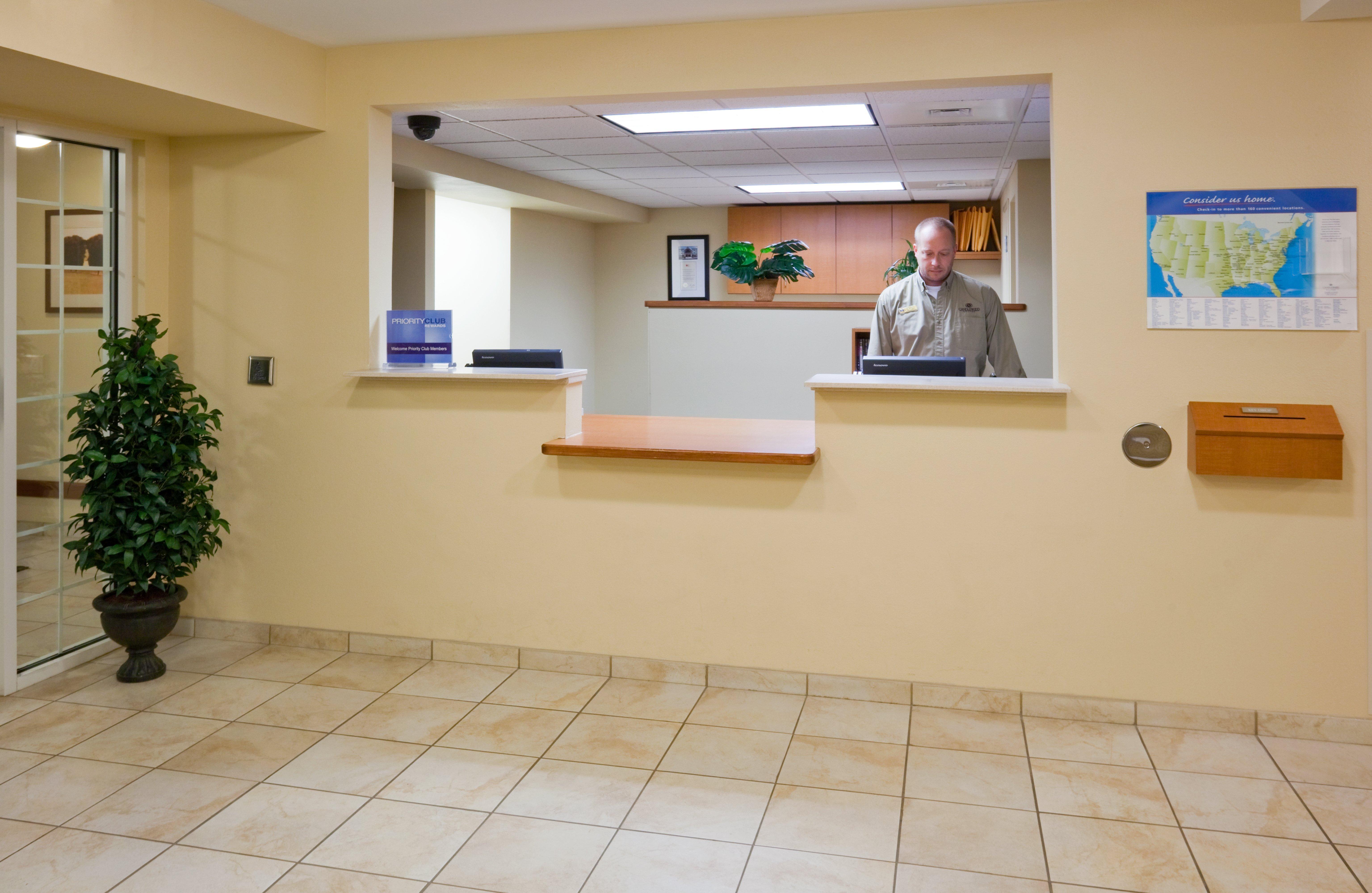 Candlewood Suites Milwaukee Brown Deer, An Ihg Hotel Інтер'єр фото
