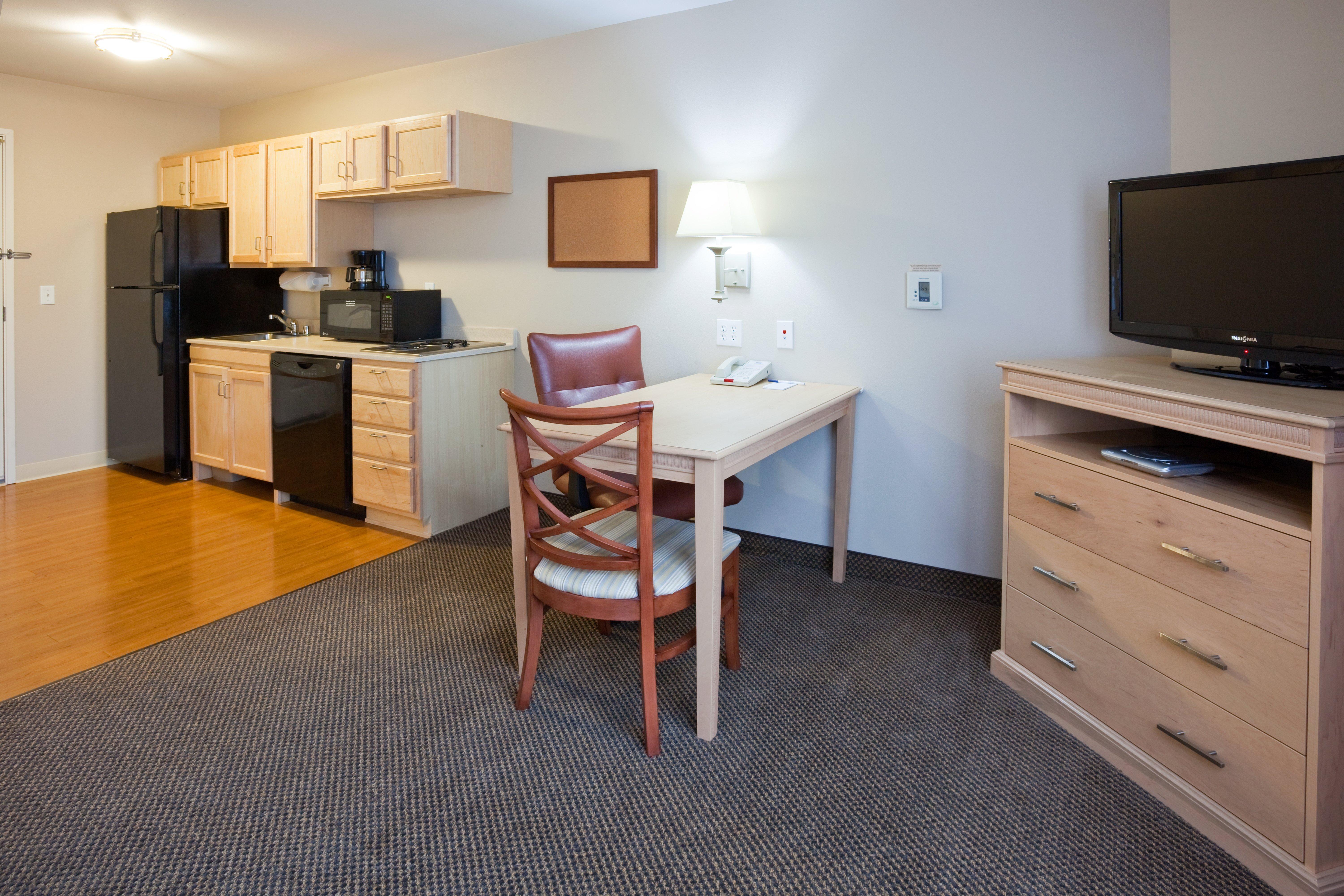 Candlewood Suites Milwaukee Brown Deer, An Ihg Hotel Екстер'єр фото