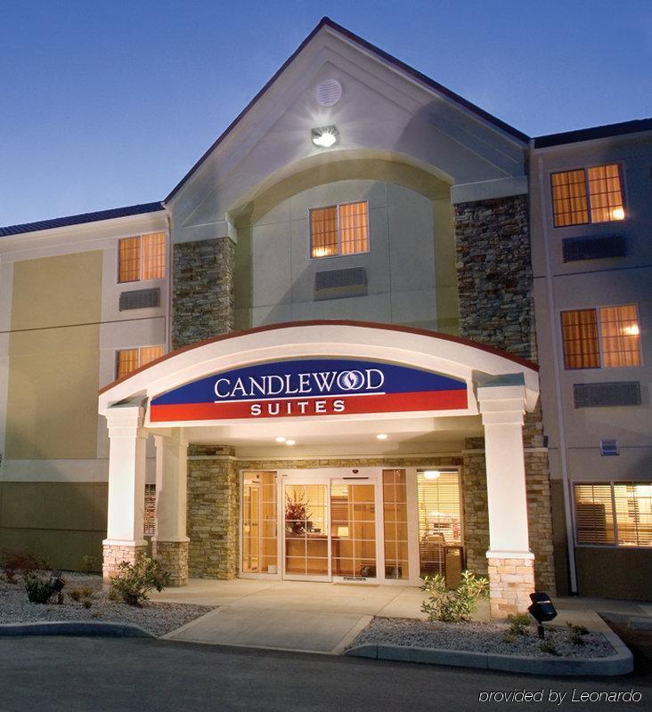 Candlewood Suites Milwaukee Brown Deer, An Ihg Hotel Екстер'єр фото