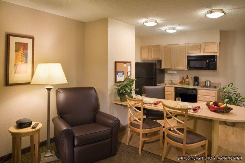 Candlewood Suites Milwaukee Brown Deer, An Ihg Hotel Номер фото
